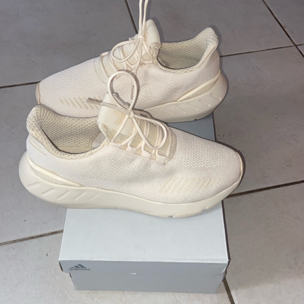 Adidas womens sneaker